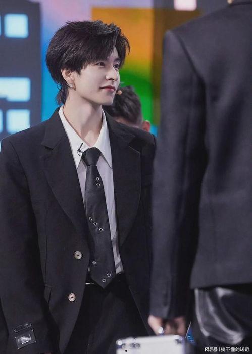 黄子弘凡石凯最新爆料,揭秘娱乐圈不为人知的幕后故事 第2张 黄子弘凡石凯最新爆料,揭秘娱乐圈不为人知的幕后故事 第2张